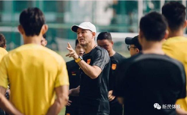 全场比赛结束，吉达联合2-1阿尔马雷克，提前出线。